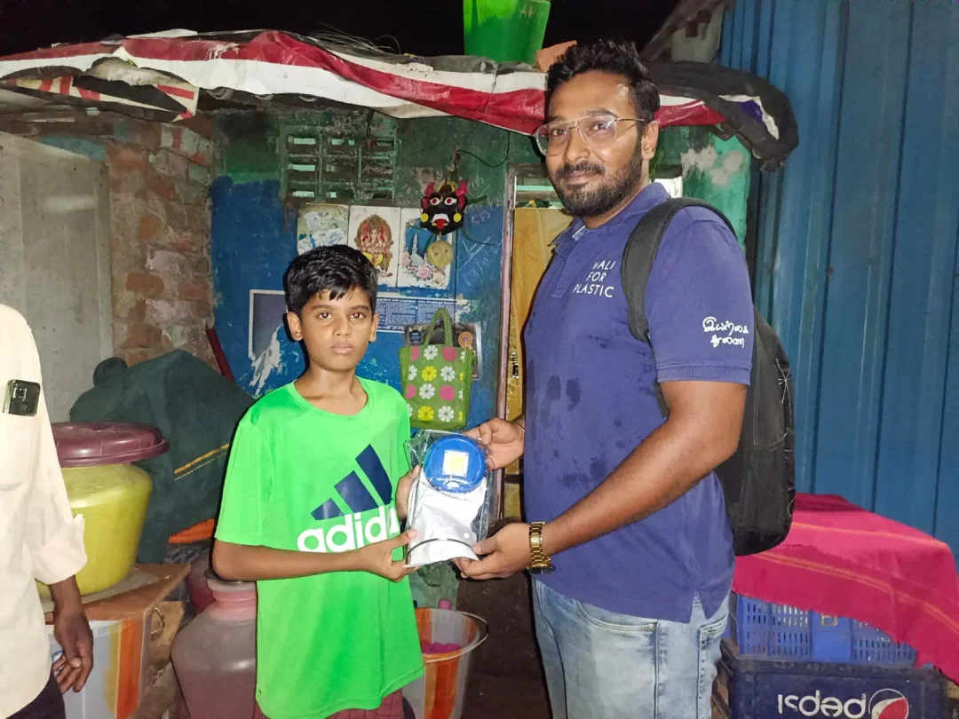 Solar Lamp Assembling
